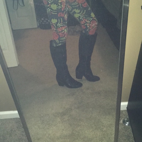 Knee high black heel boots - Picture 5 of 5